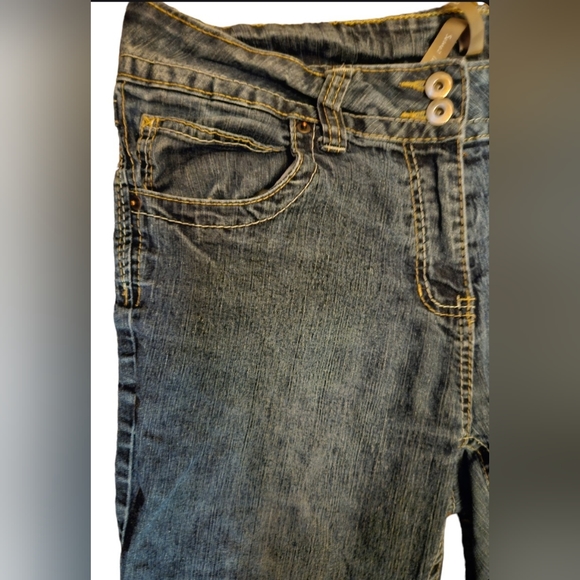 Penningtons Boot Leg Stretchy Jean with Button Up Back Pockets - Picture 5 of 9